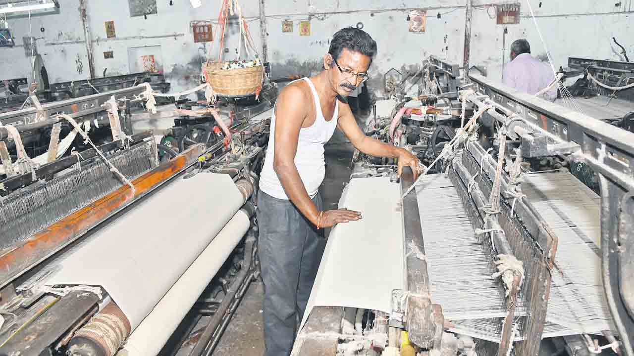 పండుగలా వస్ర్తోత్పత్తి