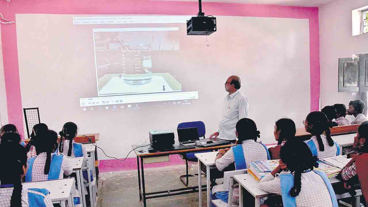 సర్కారు బడులకు డిజిటల్‌ సొబడులు