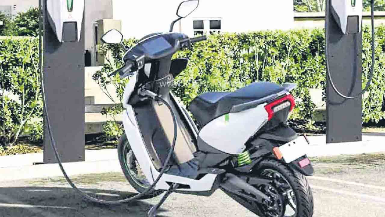 ఈవీ చార్జింగ్‌ స్టేషన్లు వచ్చేస్తున్నాయ్‌..
