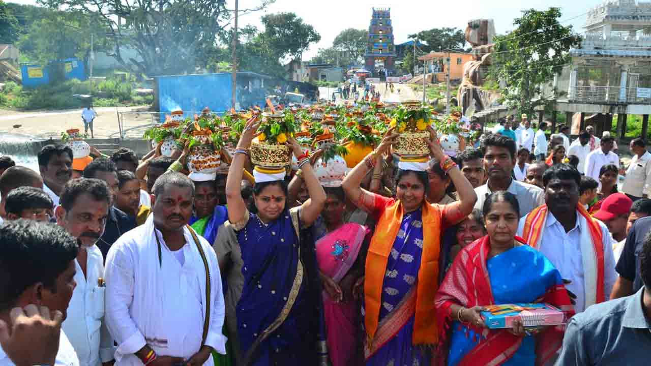 ఏడుపాయ‌ల వ‌న దుర్గామాత‌ను ద‌ర్శించుకున్న ఎమ్మెల్సీ క‌విత‌