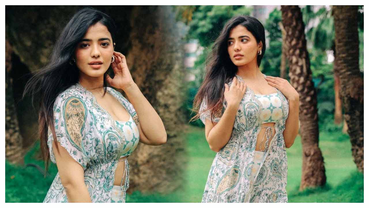 Ketika Sharma | వయ్యారాలు ఒలకబోస్తున్న కేతికా శర్మ..