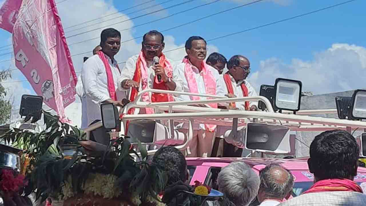 అభివృద్ధి నిరోధకుడు రాజగోపాల్‌ రెడ్డి: టీఆర్‌ఎస్‌ అభ్యర్థి కూసుకుంట్ల