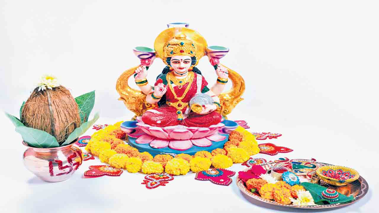 కదలివచ్చే మహాలక్ష్మీ