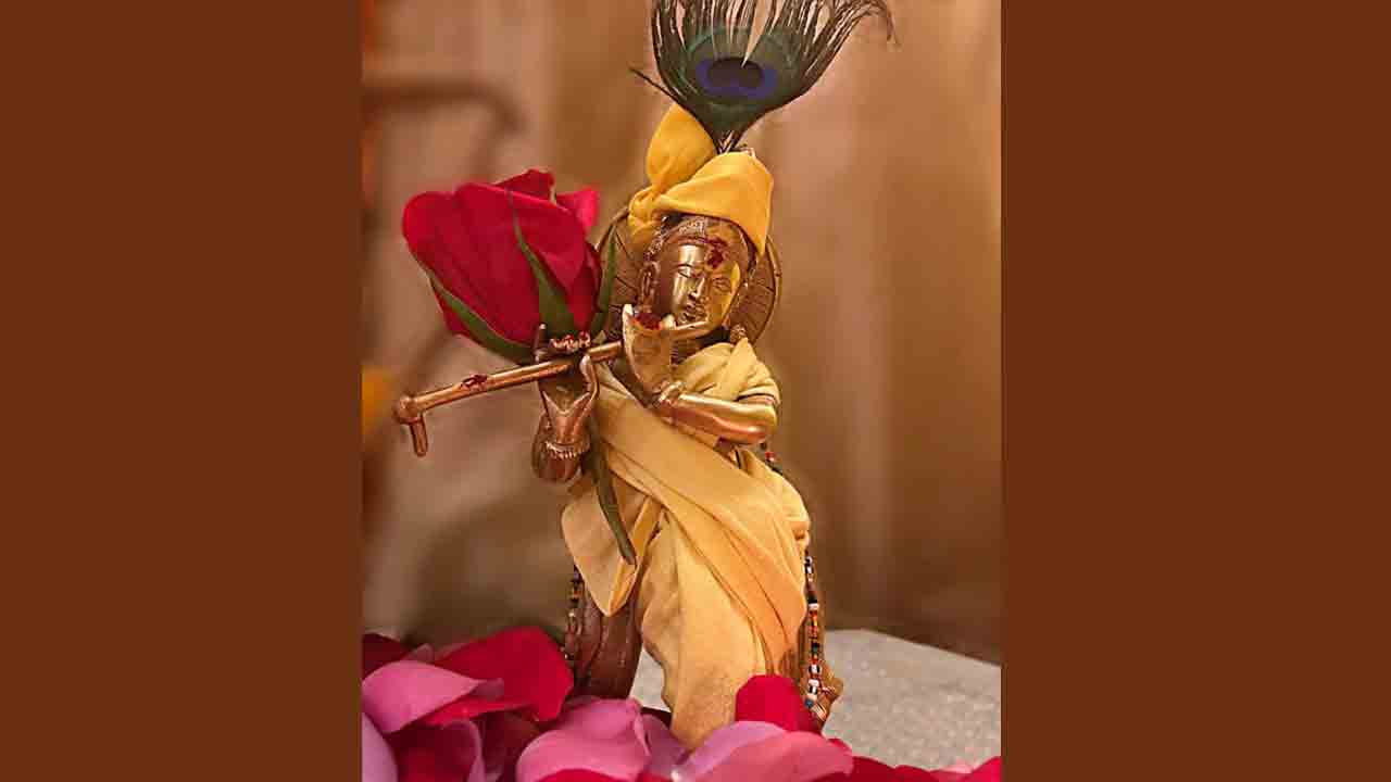 దీపావళి రోజున ఈ దేవతల్నీ పూజిస్తారు!