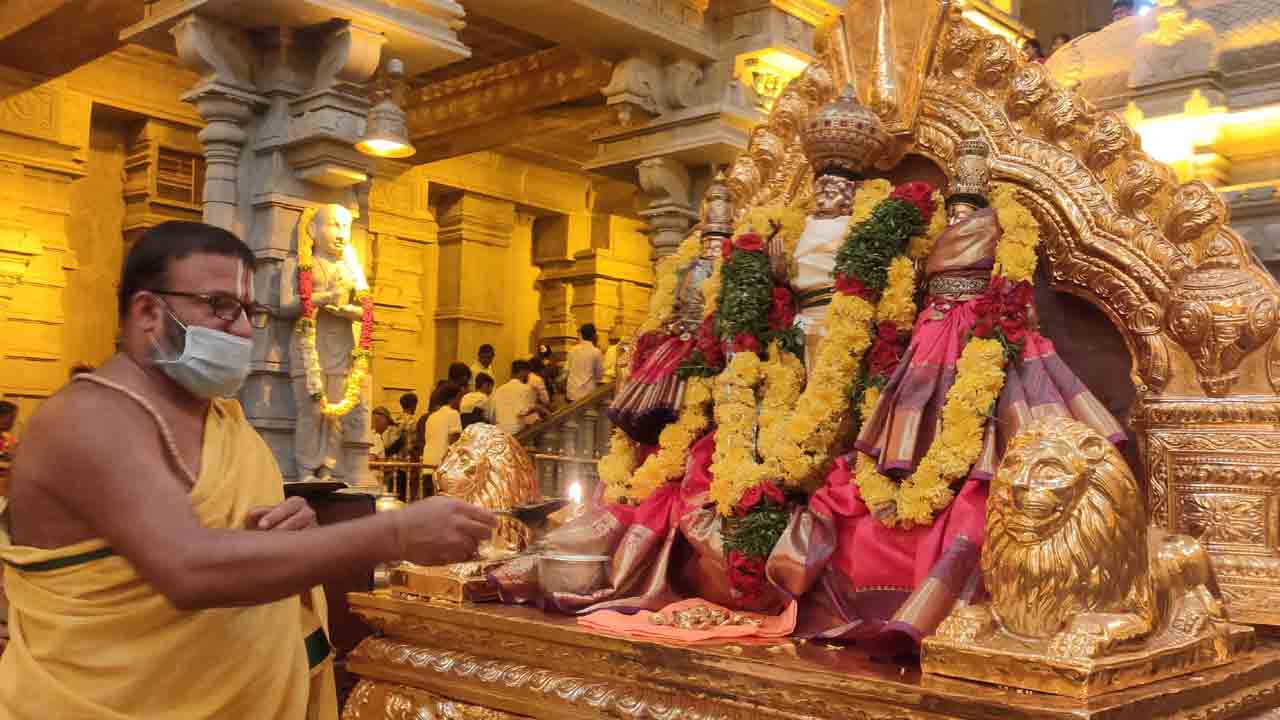 స్వామివారికి శాస్ర్తోక్తంగా నిజాభిషేకం