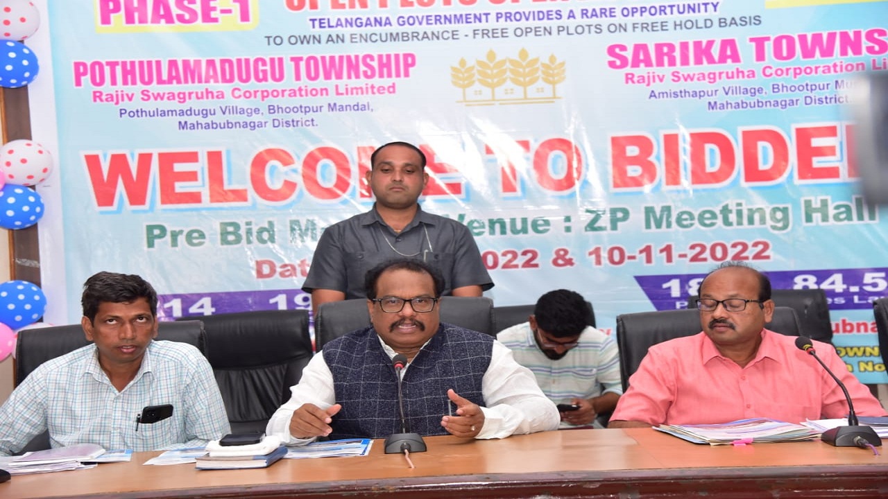 చిక్కులు లేని ప్లాట్లను సొంతం చేసుకోవాలి