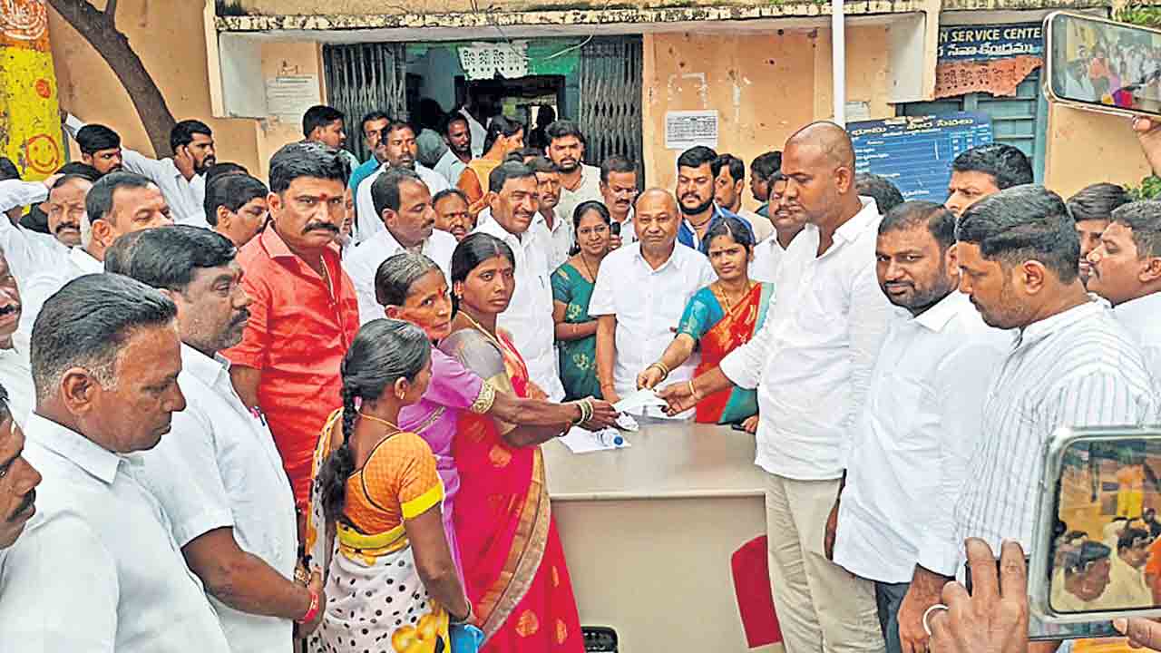 గడప గడపకూ ప్రభుత్వ సంక్షేమ ఫలాలు