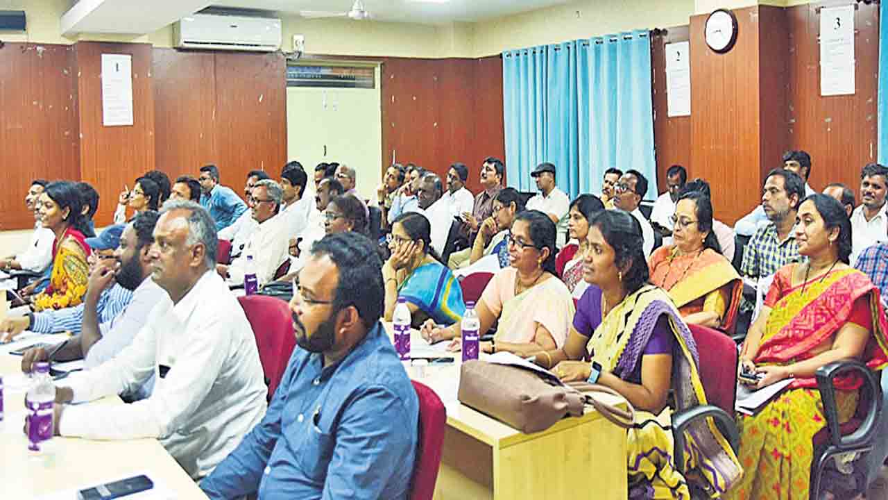 గ్రూప్‌-1 పరీక్ష సజావుగా నిర్వహించాలి