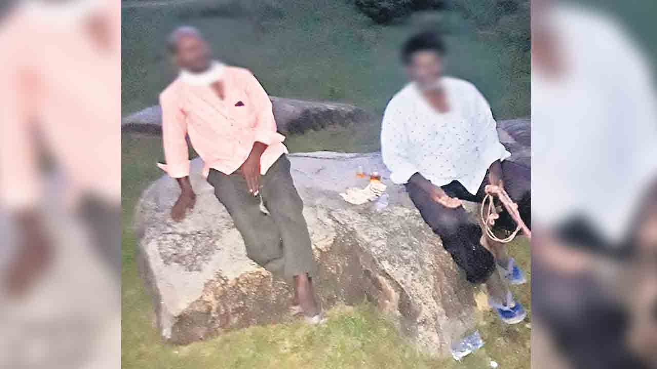 మందుబాబులపై కొరడా ఝుళిపిస్తున్న పోలీసులు