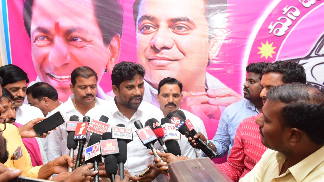 తెలంగాణ బిడ్డలు ఎన్నటికీ గుజరాతీ గులాములు కాదు.. కోమటిరెడ్డిలా అమ్ముడుపోయే అంగట్లో సరుకులు కాదు: బాల్కసుమన్‌