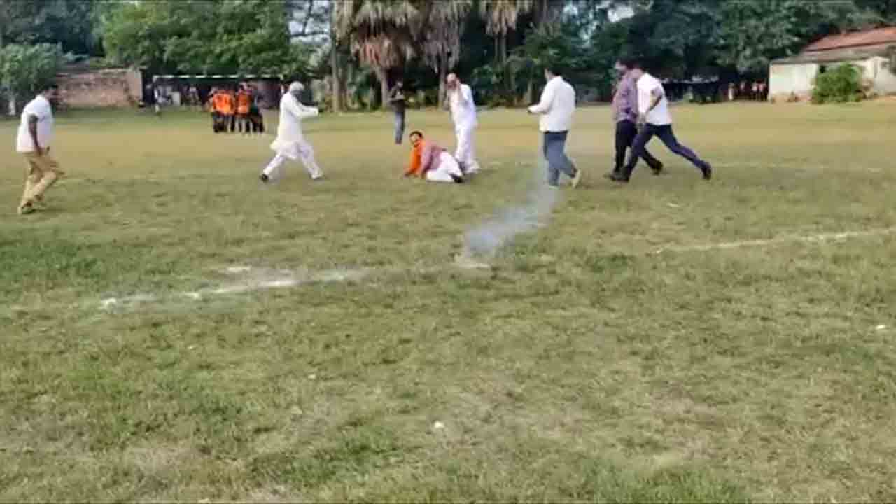 పటాకీ కాల్చి మొహం పగలగొట్టుకున్న బీజేపీ ఎమ్మెల్యే.. వైరల్‌ వీడియో