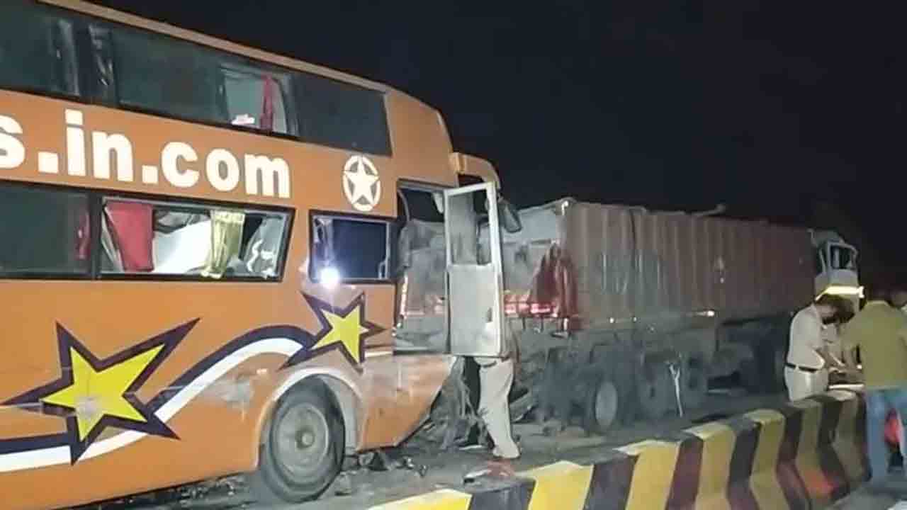 మధ్యప్రదేశ్‌లో లారీని ఢీకొట్టిన బస్సు.. 14 మంది కూలీలు దుర్మరణం