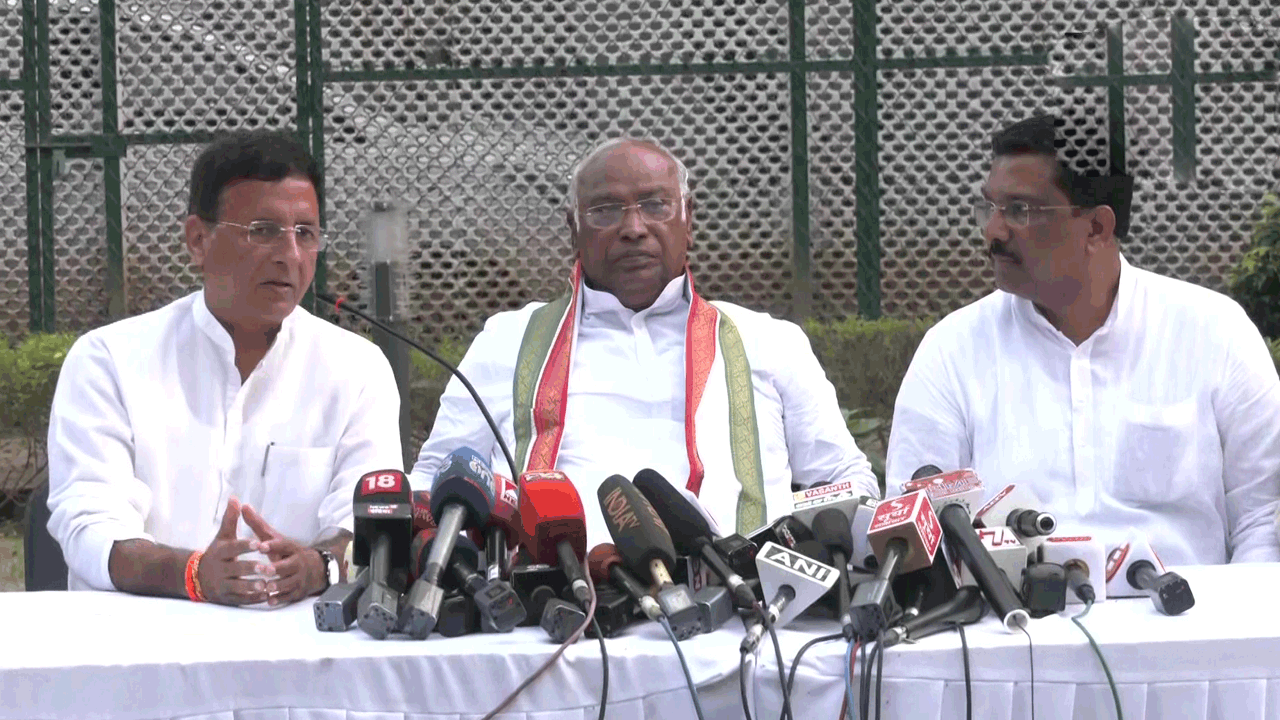 అక్టోబర్‌ 26న కాంగ్రెస్‌ అధ్యక్షుడిగా బాధ్యతలు చేపట్టనున్న ఖర్గే