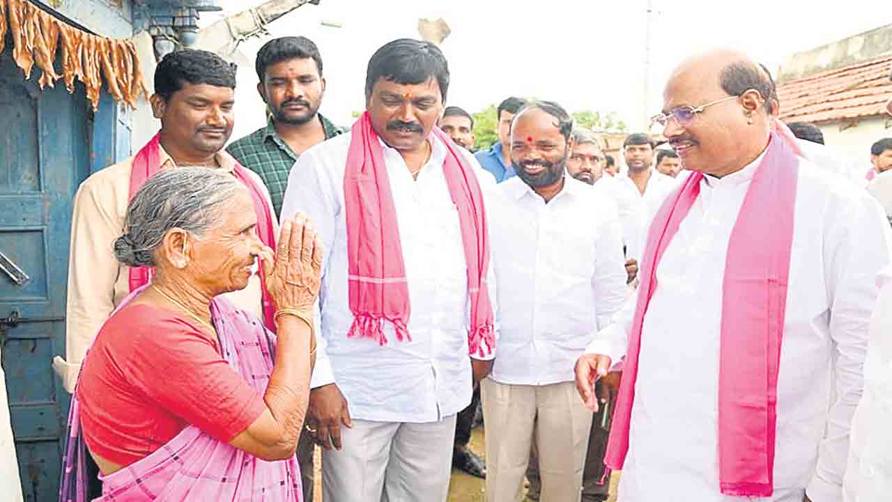 కాంట్రాక్టులకు అమ్ముడుపోయిన రాజగోపాల్‌రెడ్డి