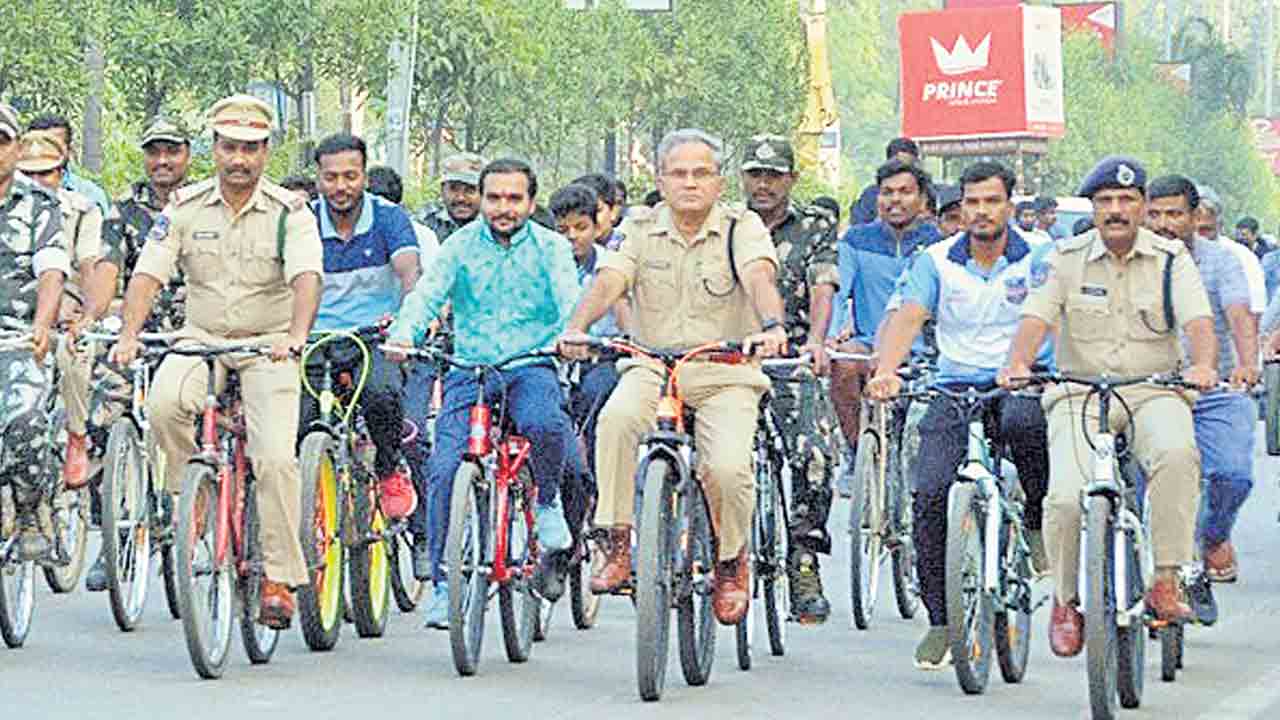 ప్రజా రక్షణే పోలీసుల కర్తవ్యం