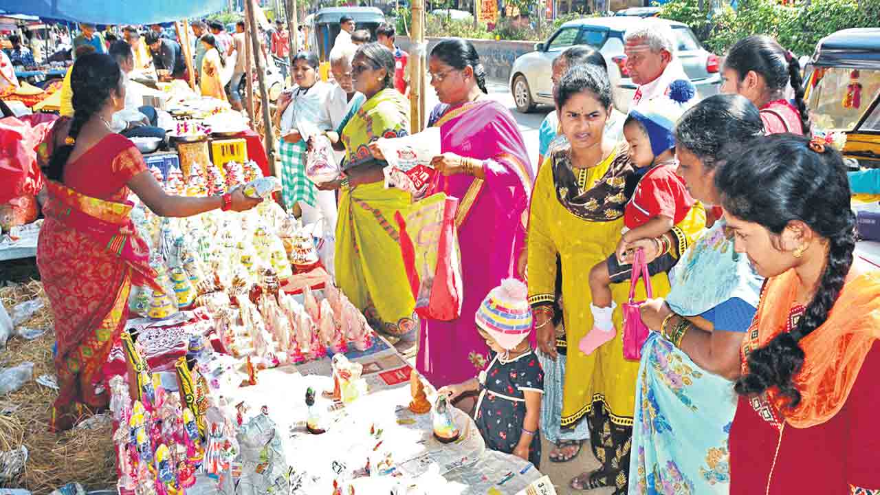 దీపావళి సందడి..