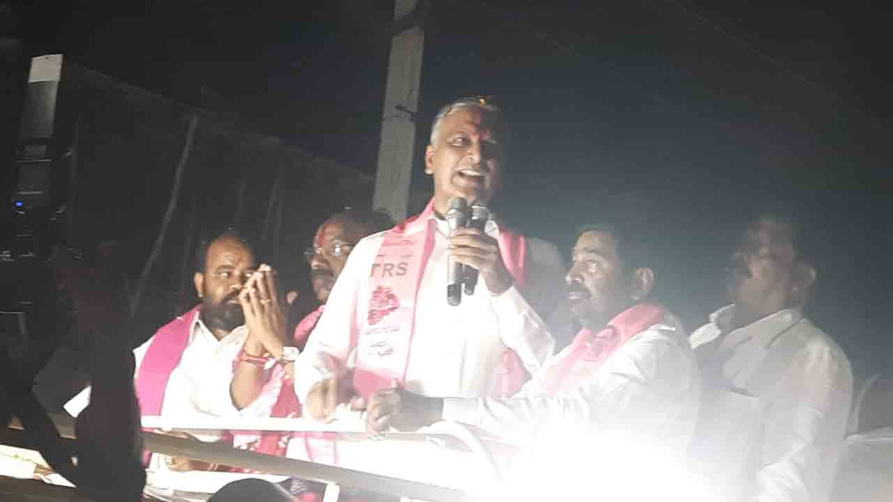 కాంట్రాక్టుల కోసం కోమటిరెడ్డి పార్టీ మారిండు : మంత్రి హరీశ్‌రావు