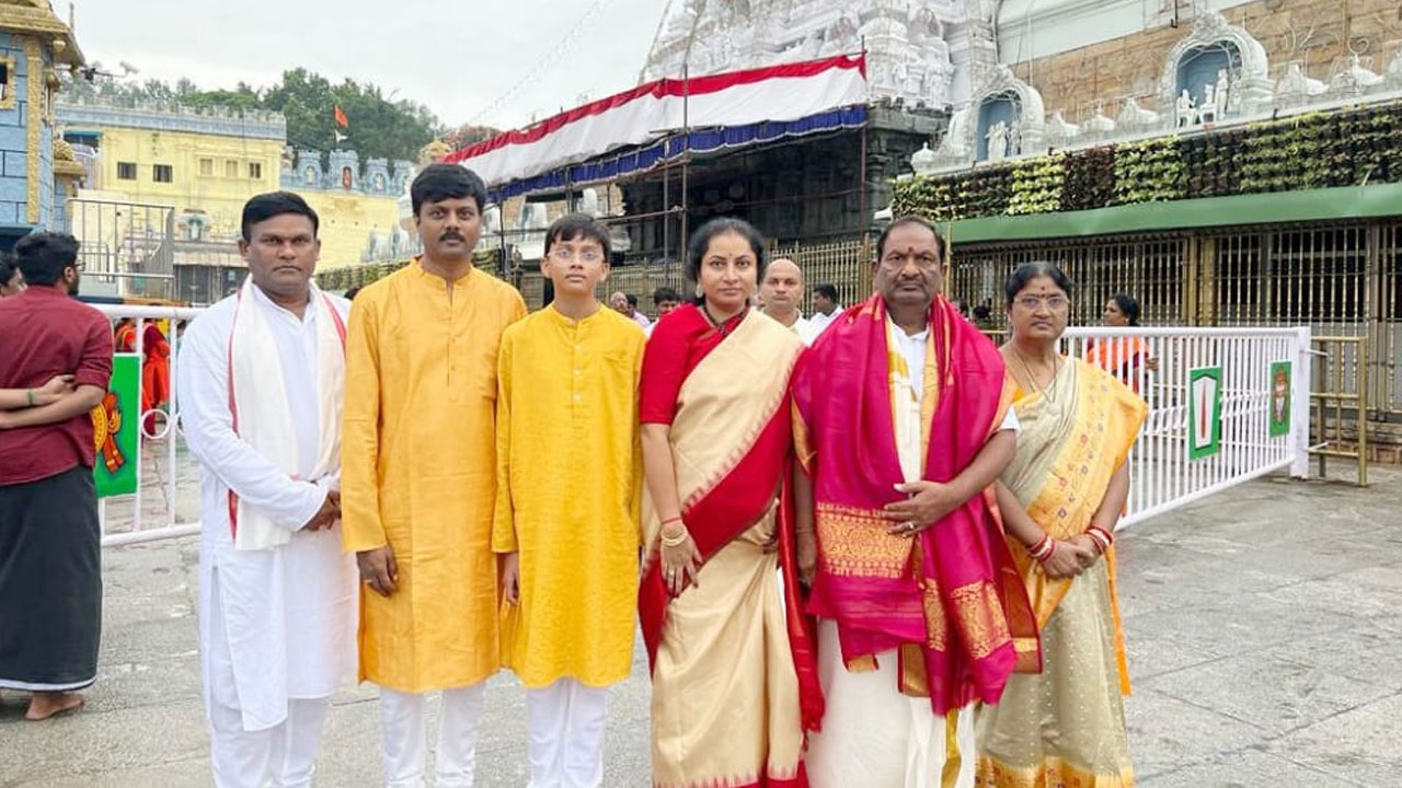 తిరుమల శ్రీవెంకటేశ్వర స్వామిని దర్శించుకున్న మంత్రి కొప్పుల ఈశ్వర్