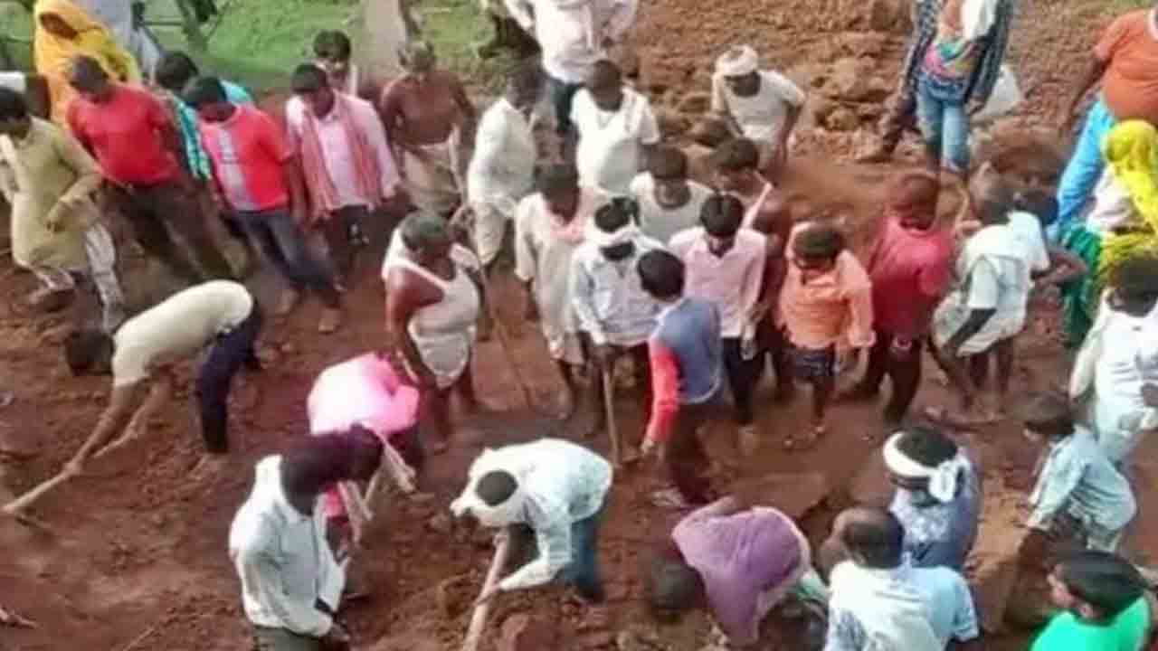 మట్టిదిబ్బ కూలి.. ఆరుగురు సజీవ సమాధి.. మృతుల్లో ముగ్గురు బాలికలు