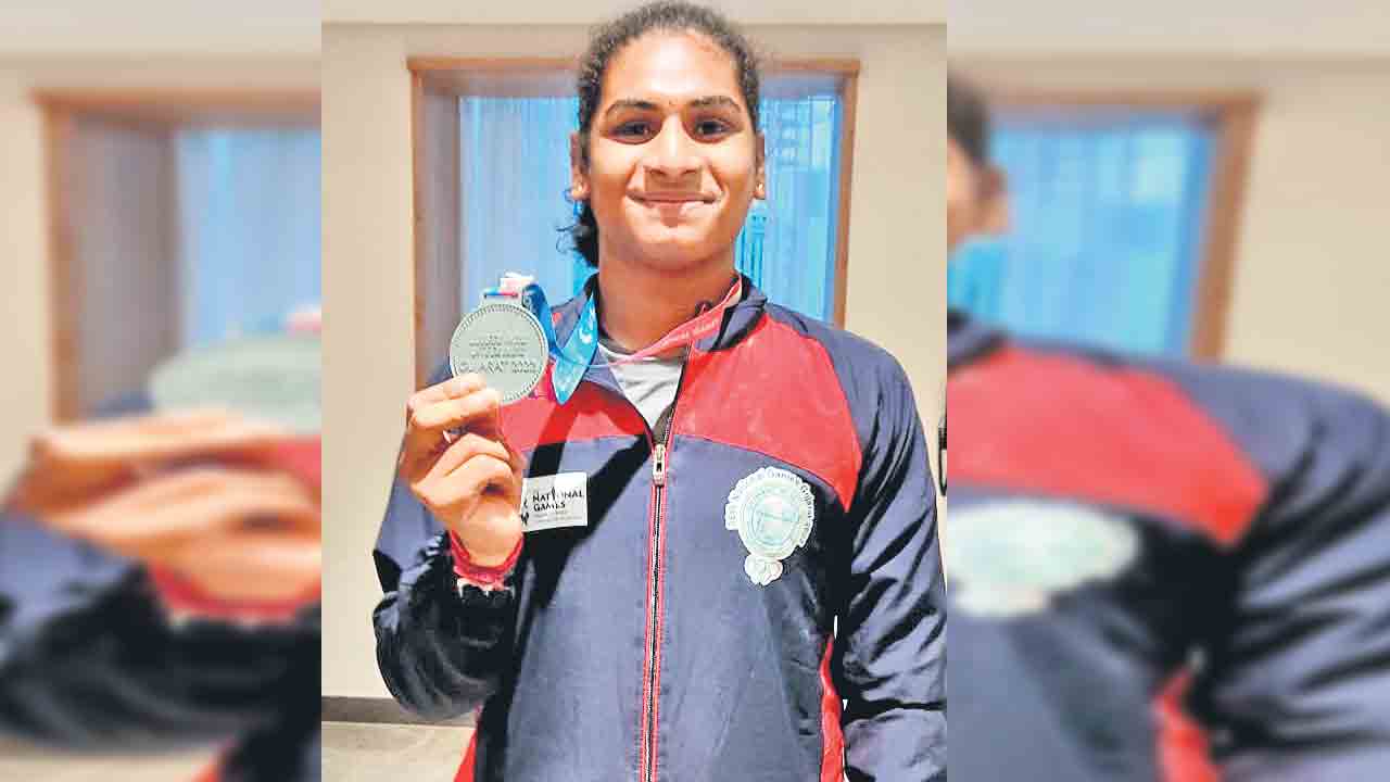 నందినికి రజతం