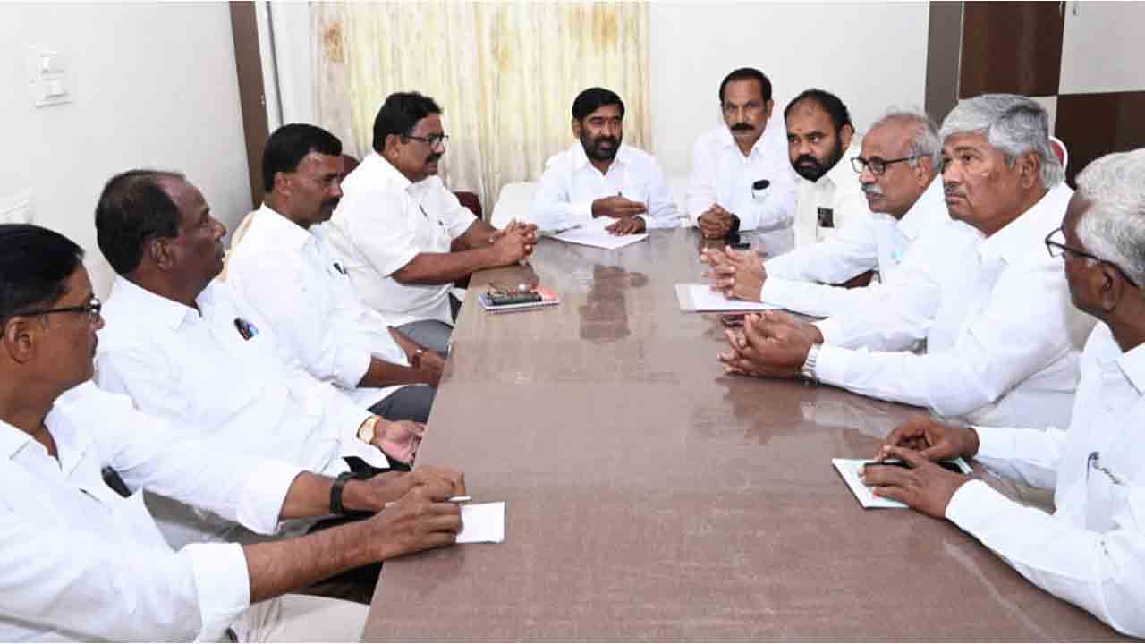 సీపీఐ, సీపీఎం నేత‌ల‌తో మంత్రి జ‌గ‌దీశ్ రెడ్డి స‌మావేశం