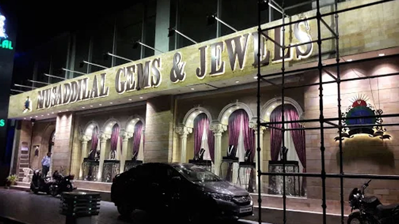 ముసద్దీలాల్ జెమ్స్ అండ్ జ్యువెలరీస్‌లో కొనసాగుతున్న ఈడీ సోదాలు