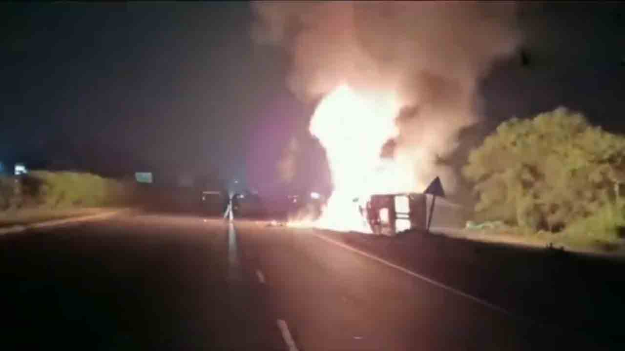 ఎన్‌హెచ్‌ 48పై కంటైనర్‌లో పేలుళ్లు.. అందులో ఏమున్నాయంటే?