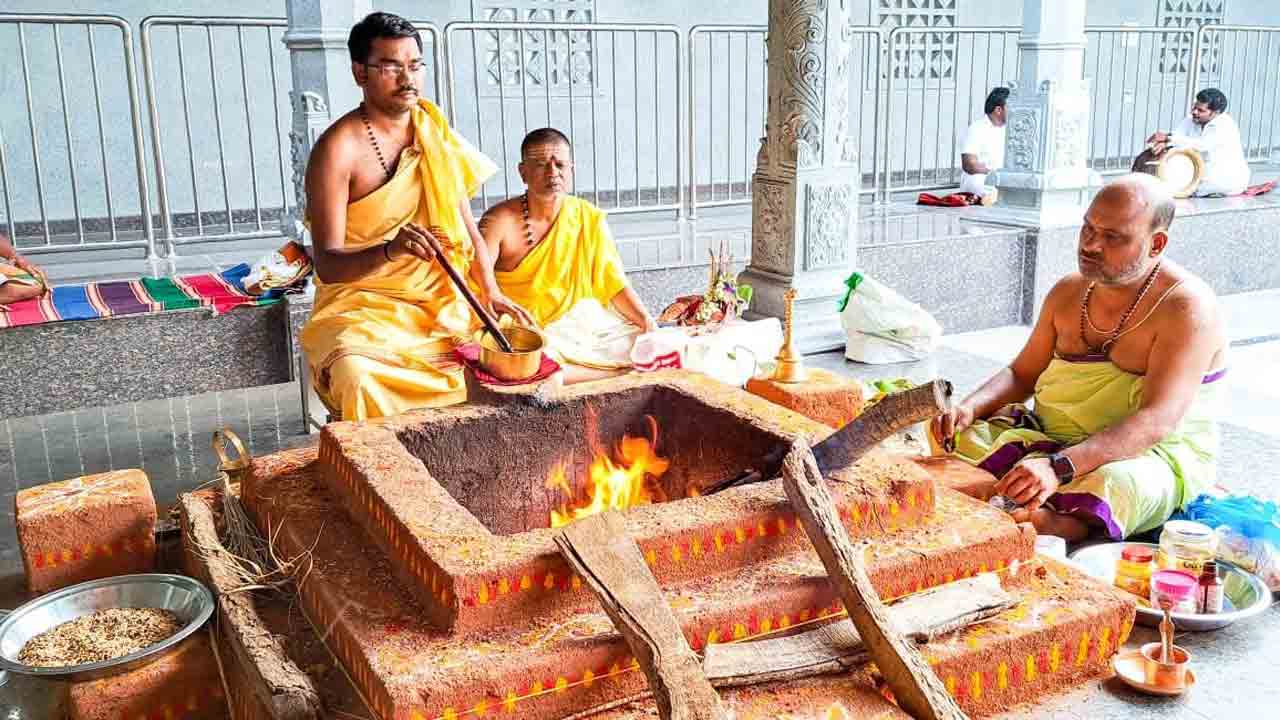 వైభవంగా సుదర్శన నారసింహ హోమం