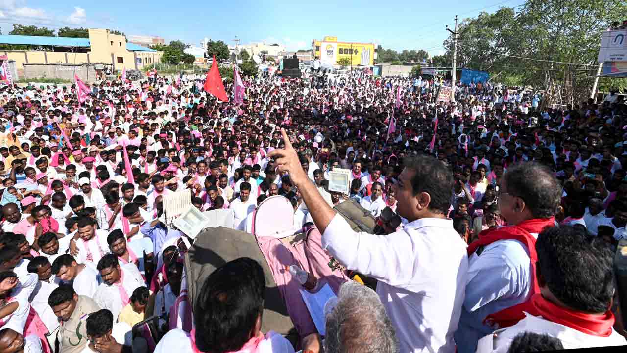 గులాబీ వనమైన చండూరు