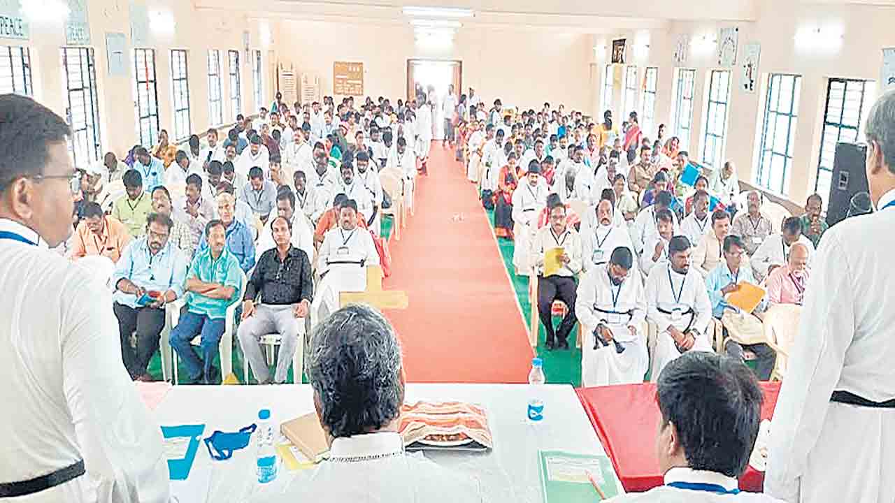 కేసీఆర్‌ వెంటే మేమంతా..