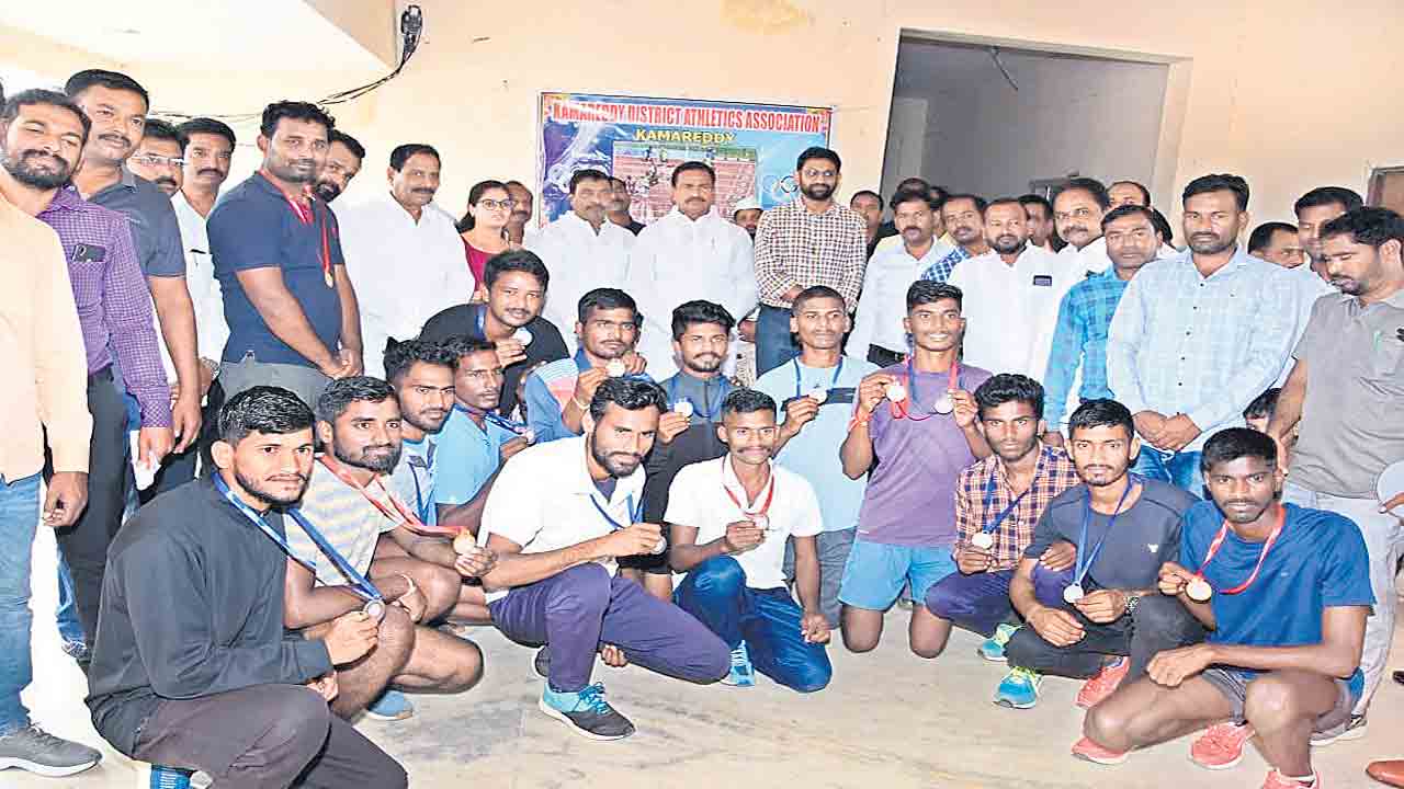 క్రీడాకారులు జాతీయ స్థాయిలో రాణించాలి