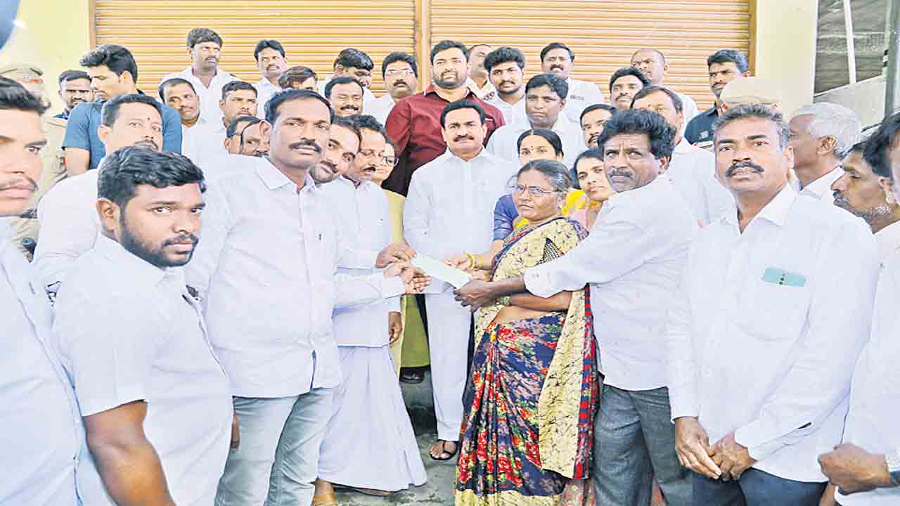 ఆడబిడ్డల కోసం అనేక సంక్షేమ పథకాలు