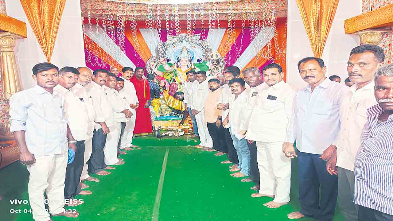 దళితులను ధనవంతులను చేయడానికే ‘దళితబంధు’