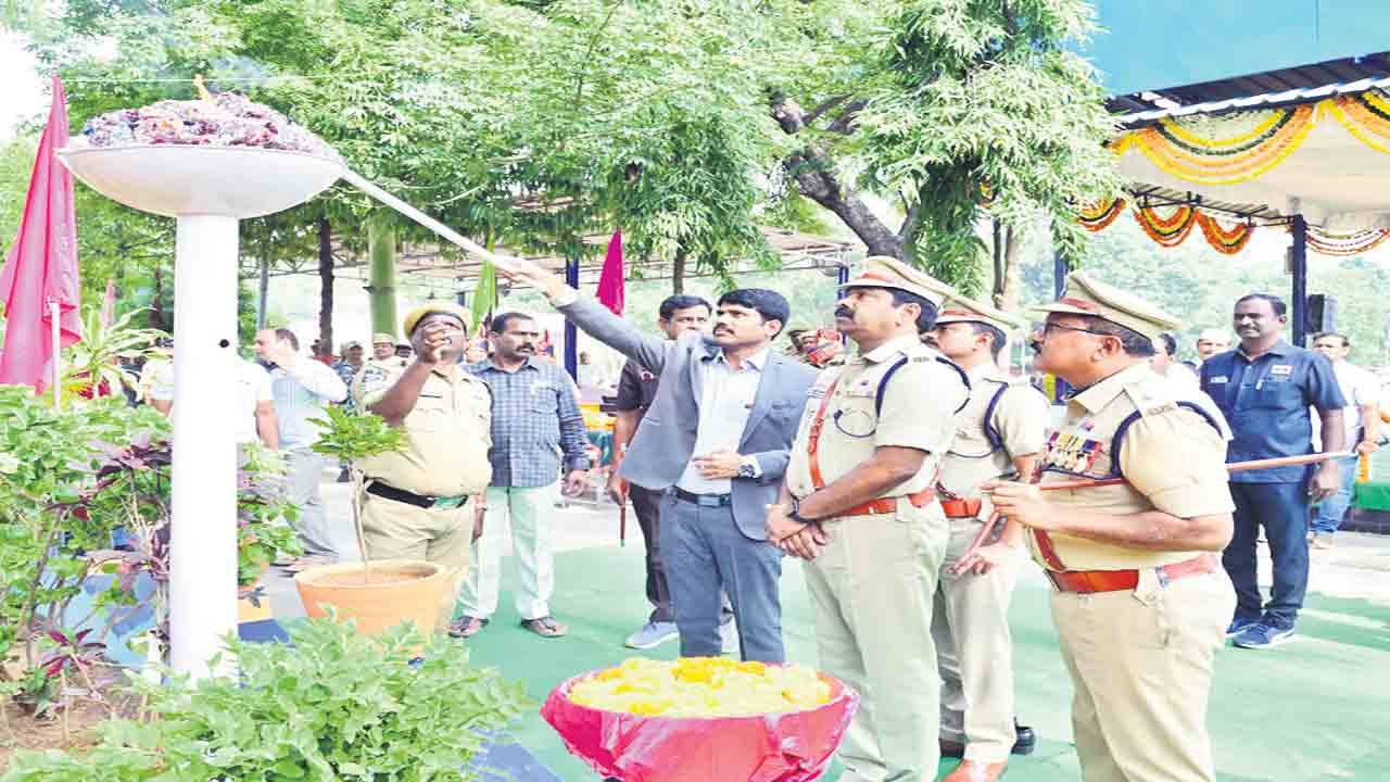 పోలీసు అమరవీరుల త్యాగాలు మరువలేనివి