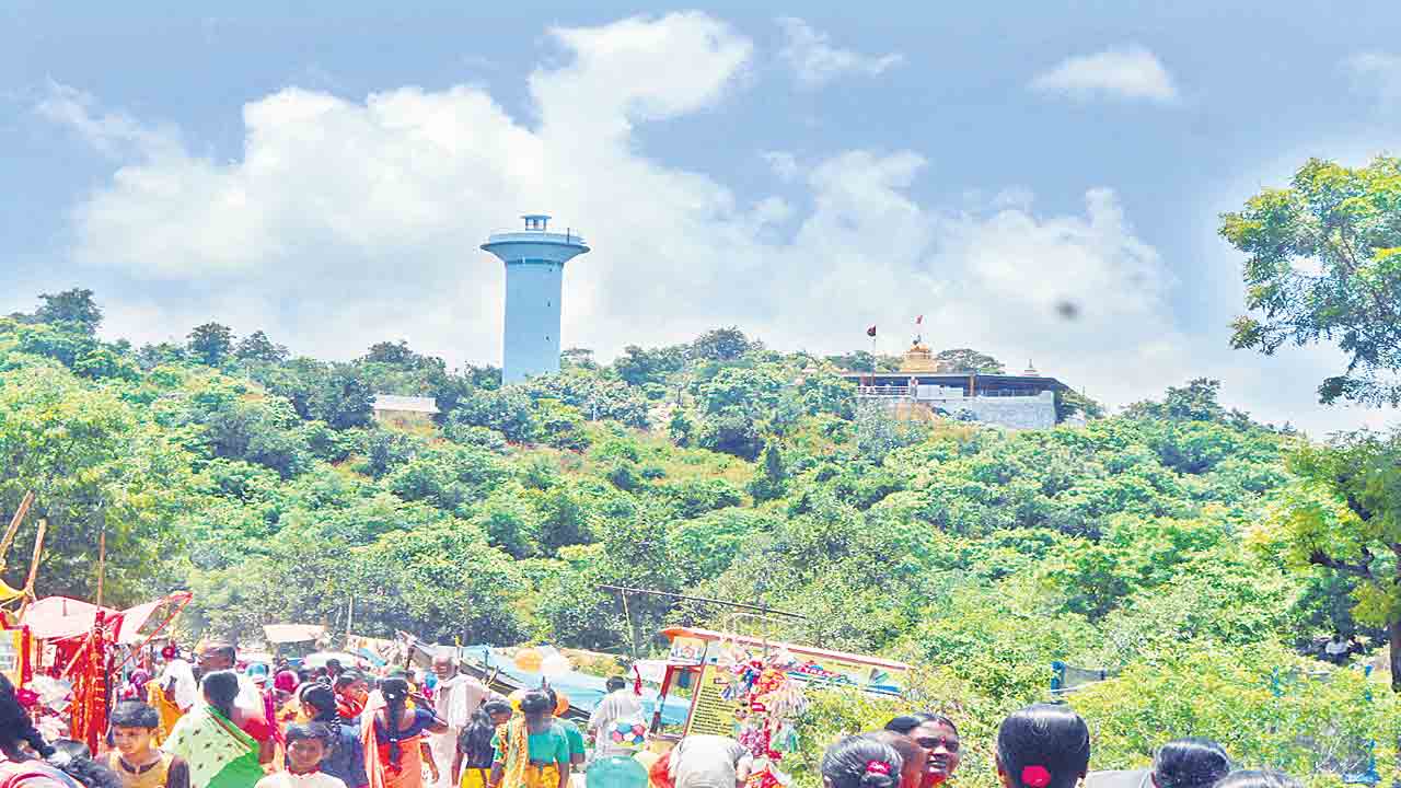 గుట్టపై వెలిసిన రామలింగేశ్వరుడు