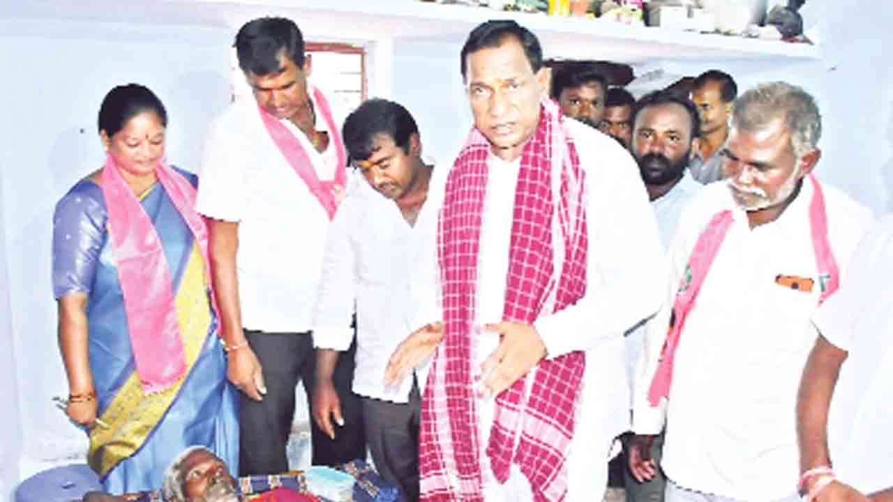 రాజగోపాల్‌రెడ్డికి ఓటు అడిగే హక్కు లేదు