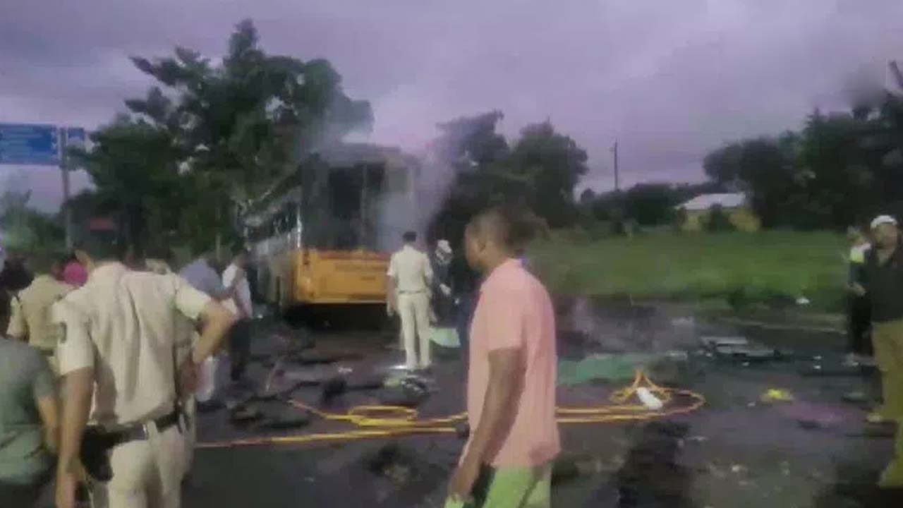 Nashik Accident | 11కు చేరిన నాసిక్ బస్సు ప్రమాదం మృతుల సంఖ్య