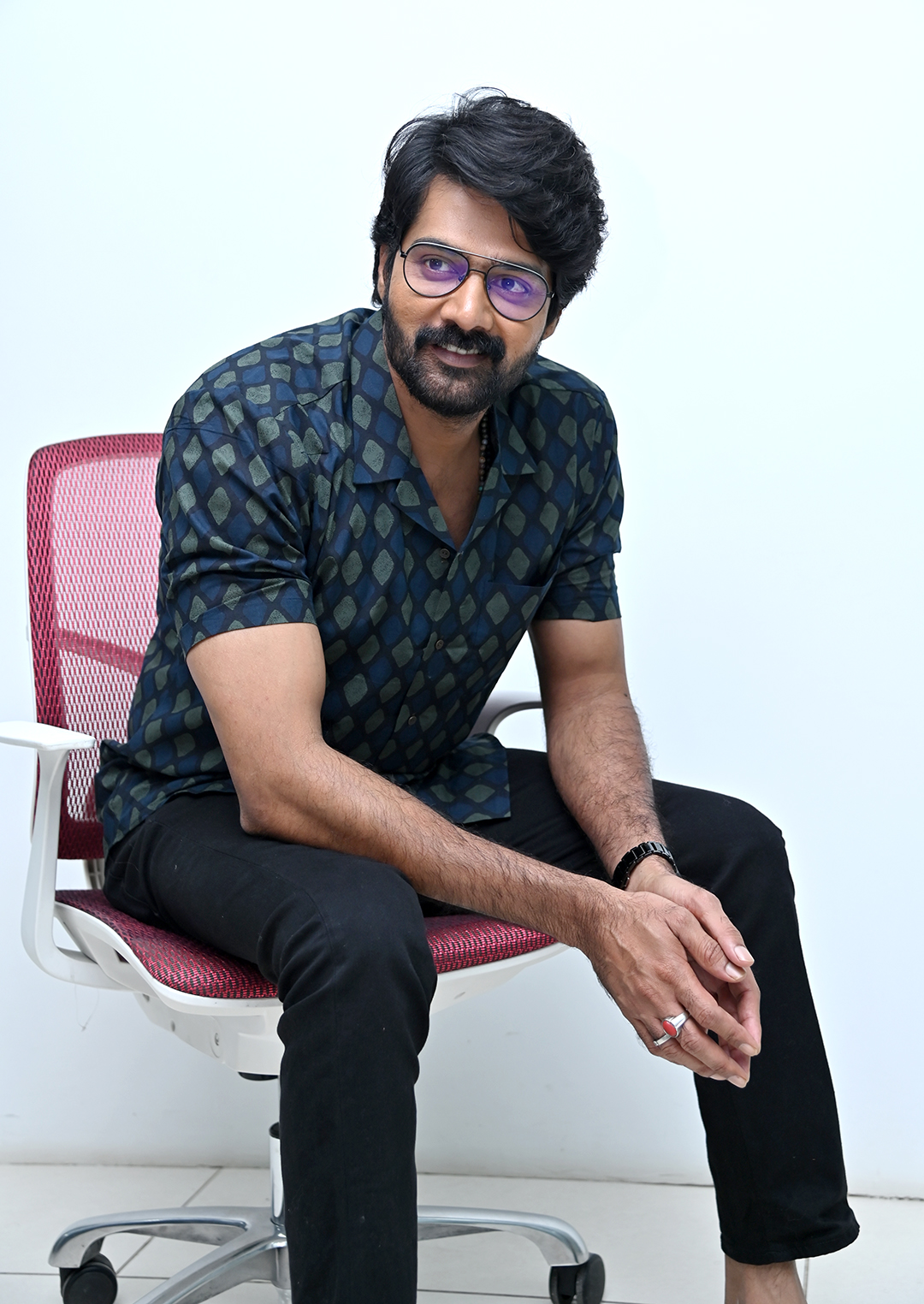 Naveen Chandra at Thaggede Le Movie Press Meet