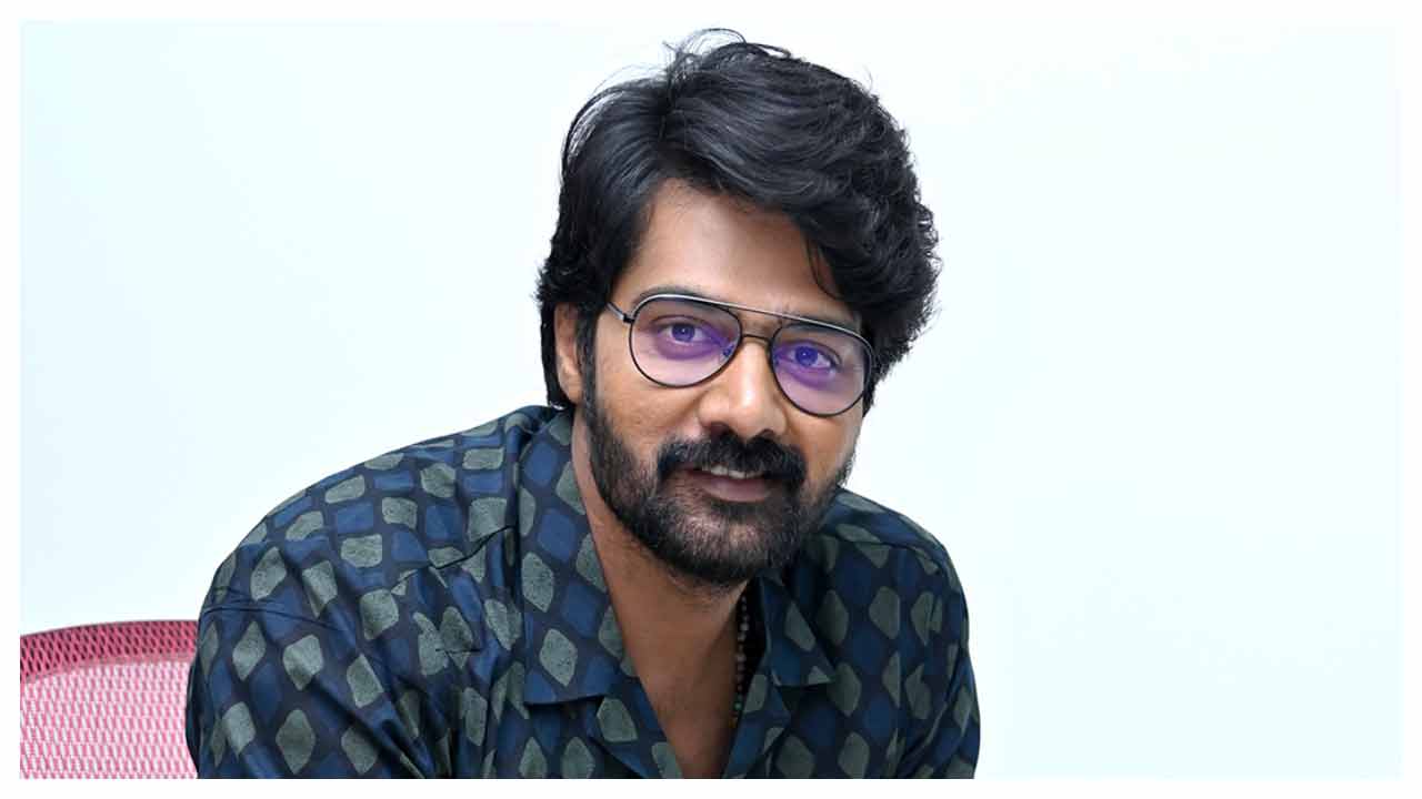 Naveen Chandra | తగ్గేదే లే మూవీ ప్రెస్ మీట్‌లో నవీన్ చంద్ర..