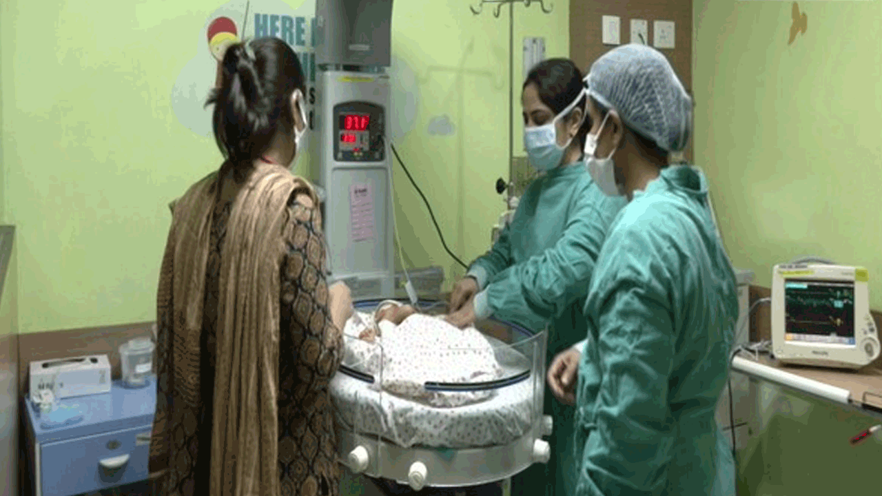 అపస్మారక స్థితిలో చెత్త కుండీలో దొరికిన పసికందు.. 11 రోజుల చికిత్స తర్వాత ఆస్పత్రి నుంచి డిశ్చార్జ్‌