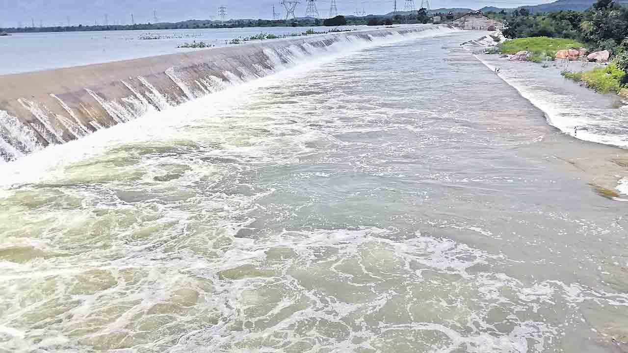 జలకళను సంతరించుకున్న ప్రాజెక్టు