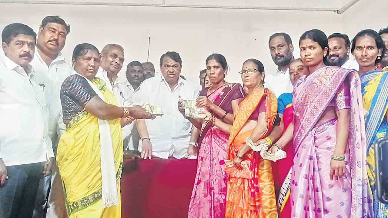 ‘డబుల్‌’ ఇండ్ల పథకం దేశానికే ఆదర్శం