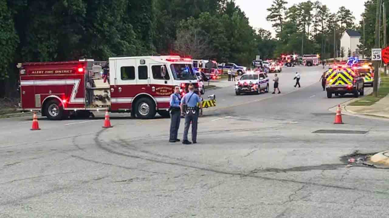 అమెరికాలో కాల్పులు.. పోలీసు సహా ఐదుగురు మృతి