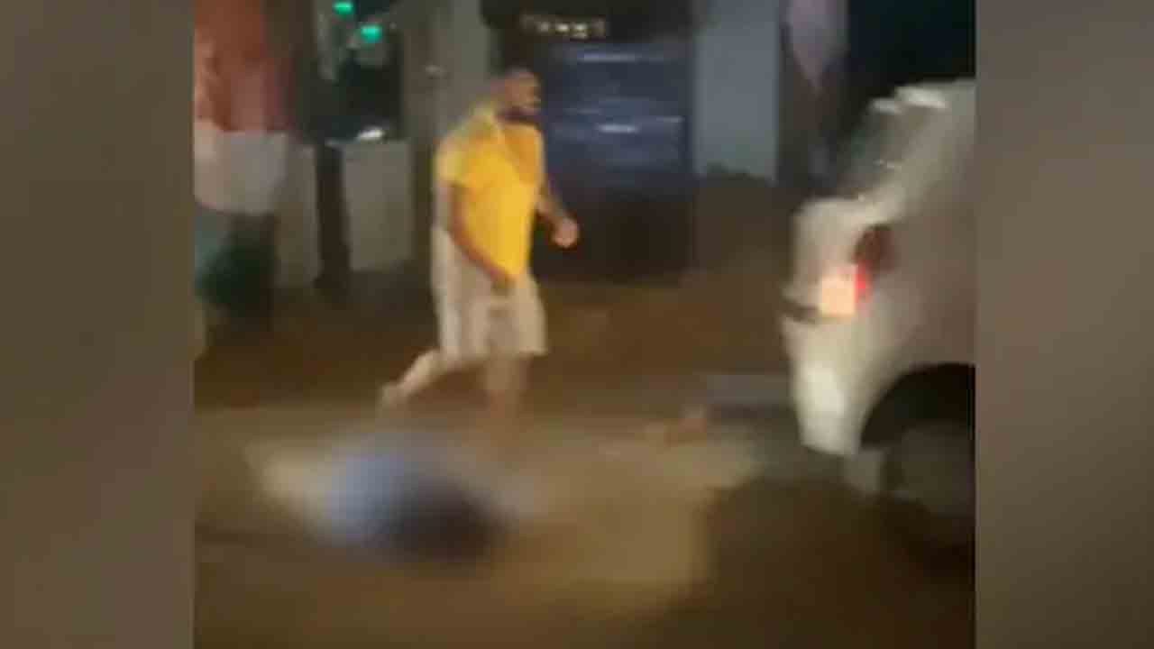 Video: కారు పార్కింగ్‌పై ఘర్షణ… ఒక వ్యక్తిని దారుణంగా హత్య