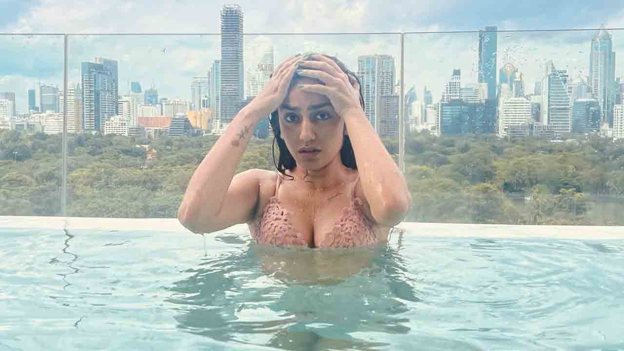 Priya Prakash Varrier | గ్లామ‌ర్ డోస్ పెంచేసిన ప్రియా వారియ‌ర్‌..కార‌ణ‌మిదేనా..?