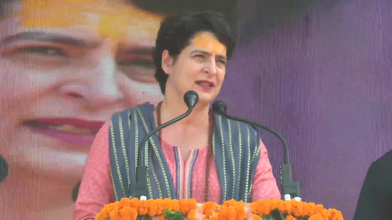 మీకు ఉద్యోగాలిచ్చే ఉద్దేశం బీజేపీకి లేదు: ప్రియాంకాగాంధీ