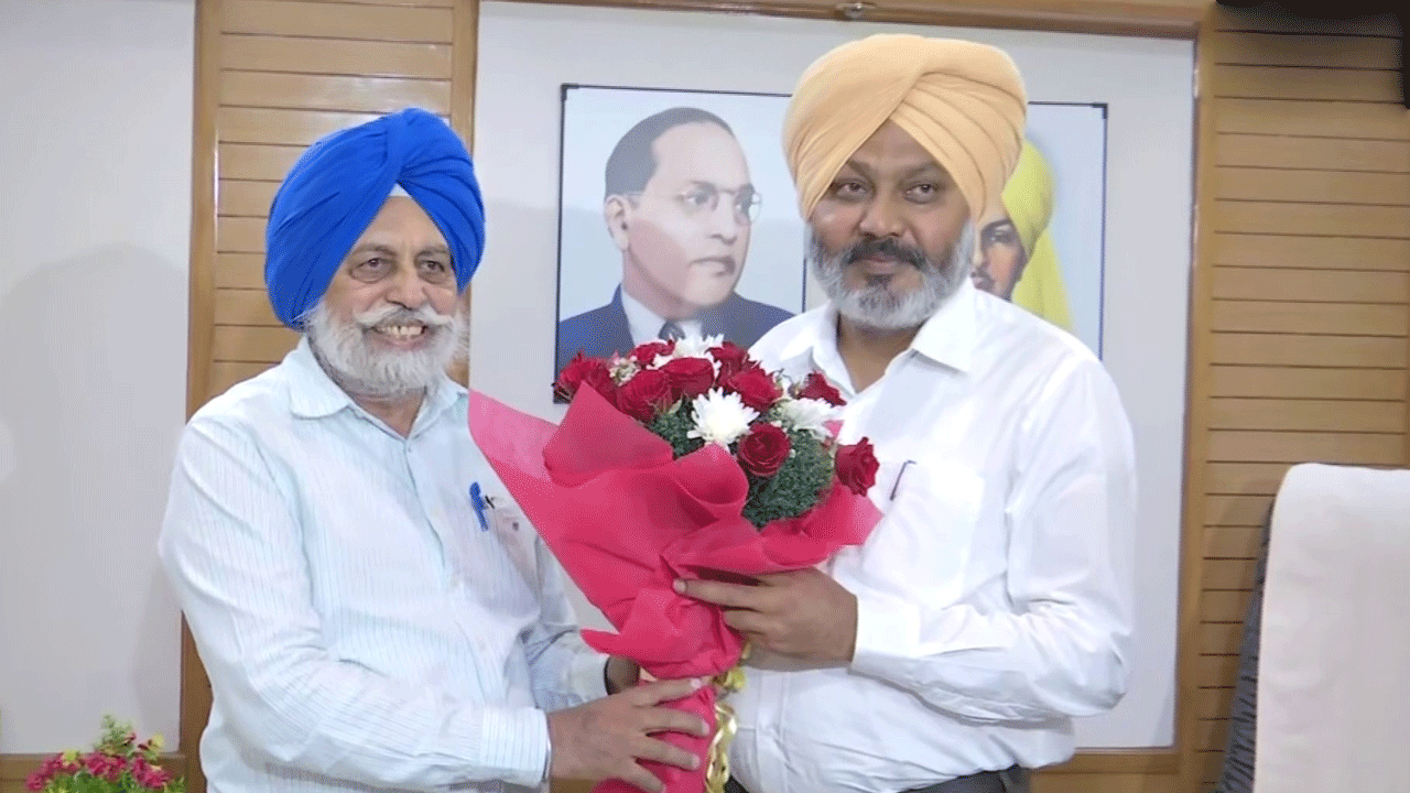 బీజేపీ కోసం పనిచేయడం మానండి.. పంజాబ్‌ గవర్నర్‌కు ఆప్‌ అభ్యర్థన