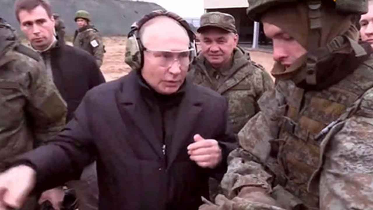 Vladimir Putin | రియాజాన్‌ సైనిక శిక్షణ కేంద్రాన్ని సందర్శించిన పుతిన్‌