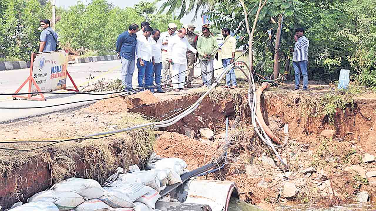 కల్వర్టులకు తక్షణమే మరమ్మతులు చేయాలి