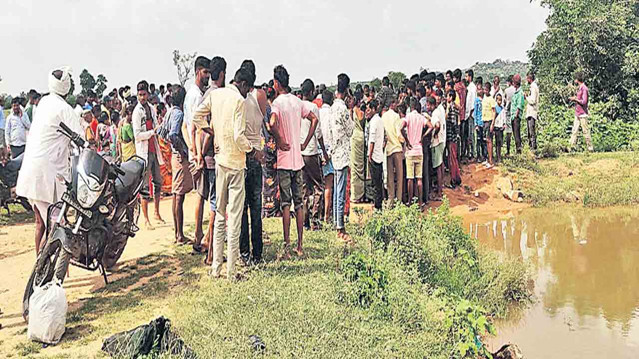 కండ్లముందే ఆడుతూ.. కానరాని లోకానికి..